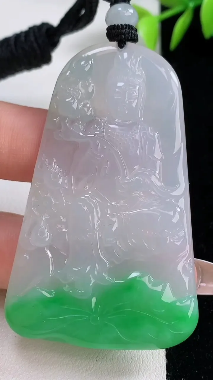 天然A货翡翠大势至菩萨吊坠，尺寸60.3-38.3-4.4，重量:27.13g
12月10日