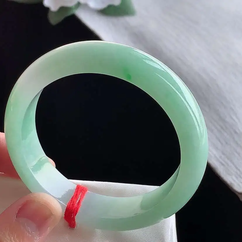 a货翡翠老坑冰种飘绿正装正圈手镯53-54圈口  尺寸53.5×13.8×7.8mm 1209