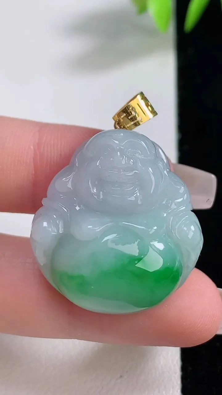 天然A货翡翠佛公吊坠，尺寸27.5-26.2-11.8，重量:15.22g
12月10日