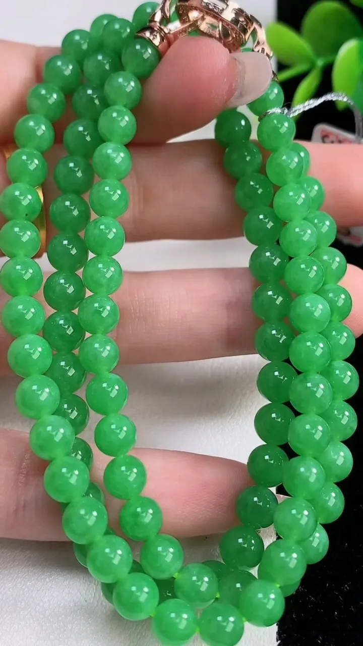 天然A货翡翠圆珠项链，尺寸5.8-100颗，重量:38.93g12月10日
工厂直销收藏佳品,种好水足，色泽均匀，有种有色，上手高大气！