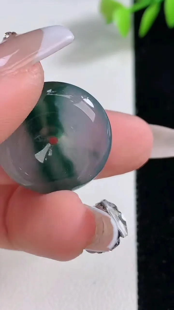 天然A货翡翠冰种飘花平安扣吊坠，尺寸22-6，重量:6.02g
12月10日