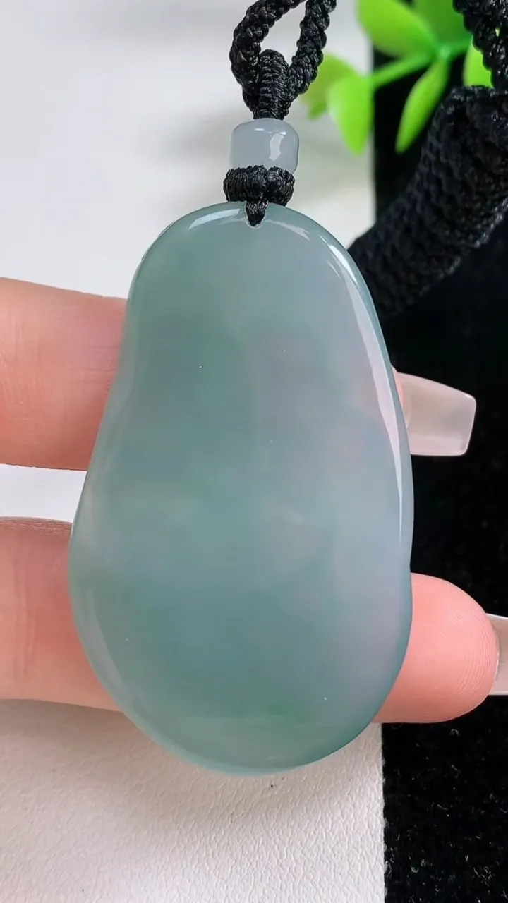 天然A货翡翠逍遥佛吊坠，尺寸48.2-25.2-5.8，重量:20.85g
12月10日