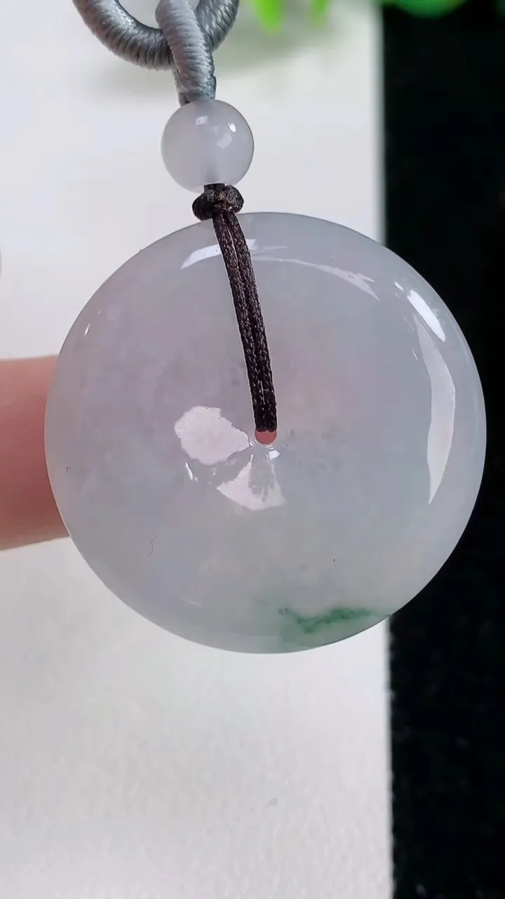 天然A货翡翠冰种飘花平安扣吊坠，尺寸29.5-6，重量:15.26g
12月10日