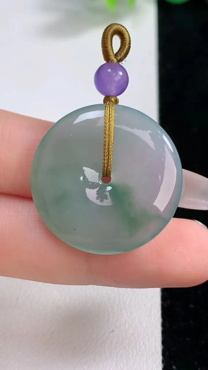 天然A货翡翠冰种飘花平安扣吊坠，尺寸27-5，重量:7.86g
12月10日