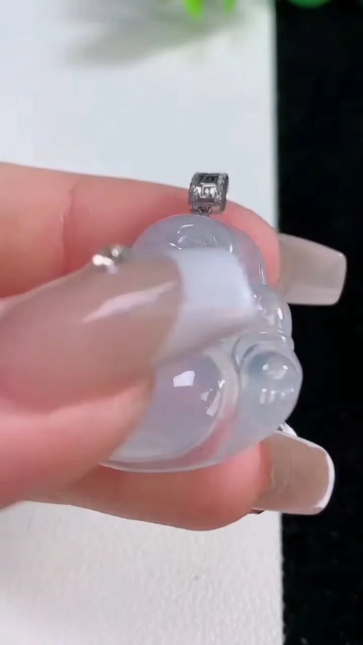 天然A货翡翠种白冰佛公吊坠，尺寸27-31.2-5.4，重量:6.92g
12月10日