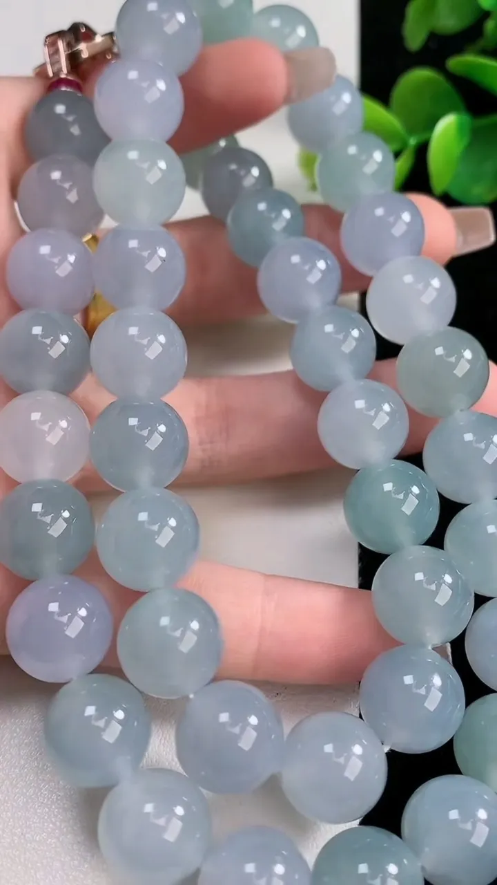 天然A货翡翠种紫罗兰圆珠项链，尺寸12-43颗，重量:141.46g12月10日
工厂直销收藏佳品,种好水足，色泽均匀，有种有色，上手高大气！