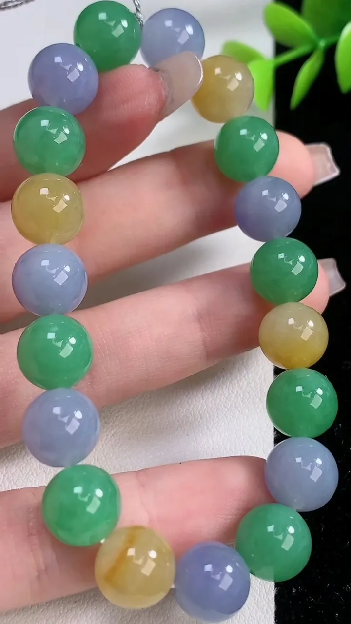 天然A货翡翠三彩圆珠手串，尺寸9.7-19颗，重量:33.09g12月10日
工厂直销收藏佳品,种好水足，色泽均匀，有种有色，上手高大气！