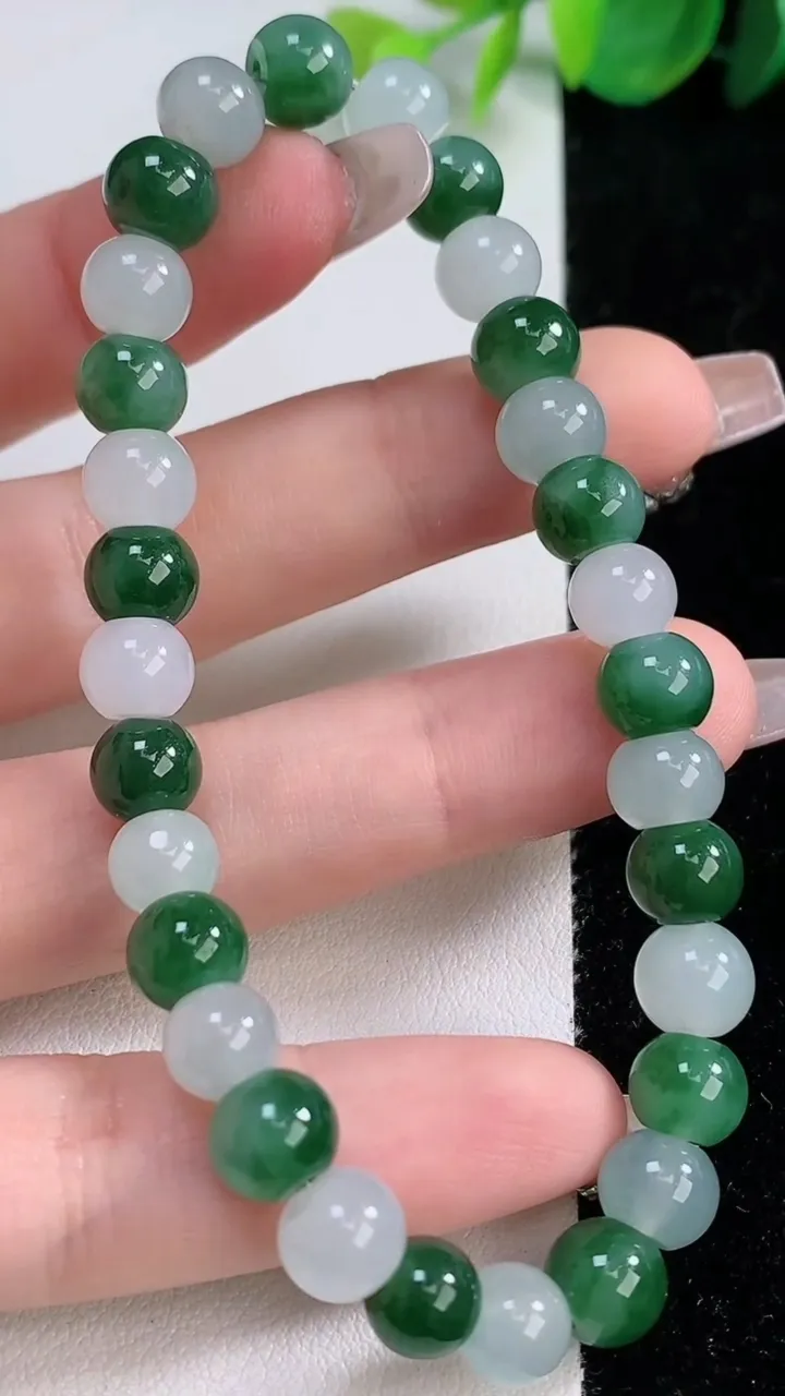 天然A货翡翠算盘珠手串，尺寸7.5-6-30颗，重量:21.15g12月10日
工厂直销收藏佳品,种好水足，色泽均匀，有种有色，上手高大气！
