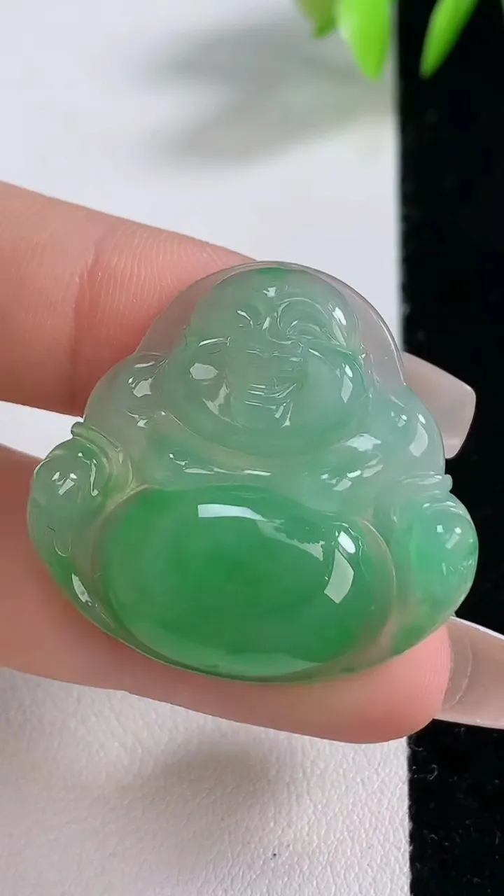天然A货翡翠佛公吊坠，尺寸29.2-32-5.5，重量:8.15g
12月10日