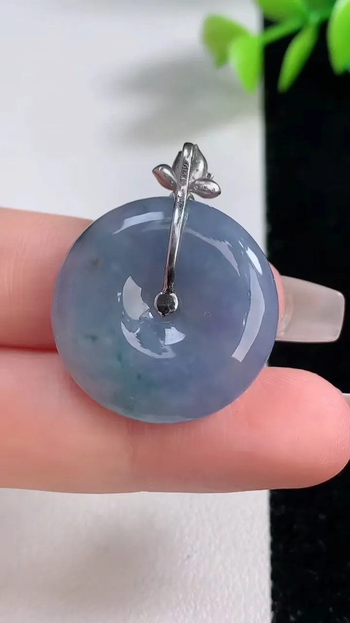 天然A货翡翠18K金紫罗兰飘花平安扣吊坠，尺寸24.2-5.5，重量:7.51g
12月10日