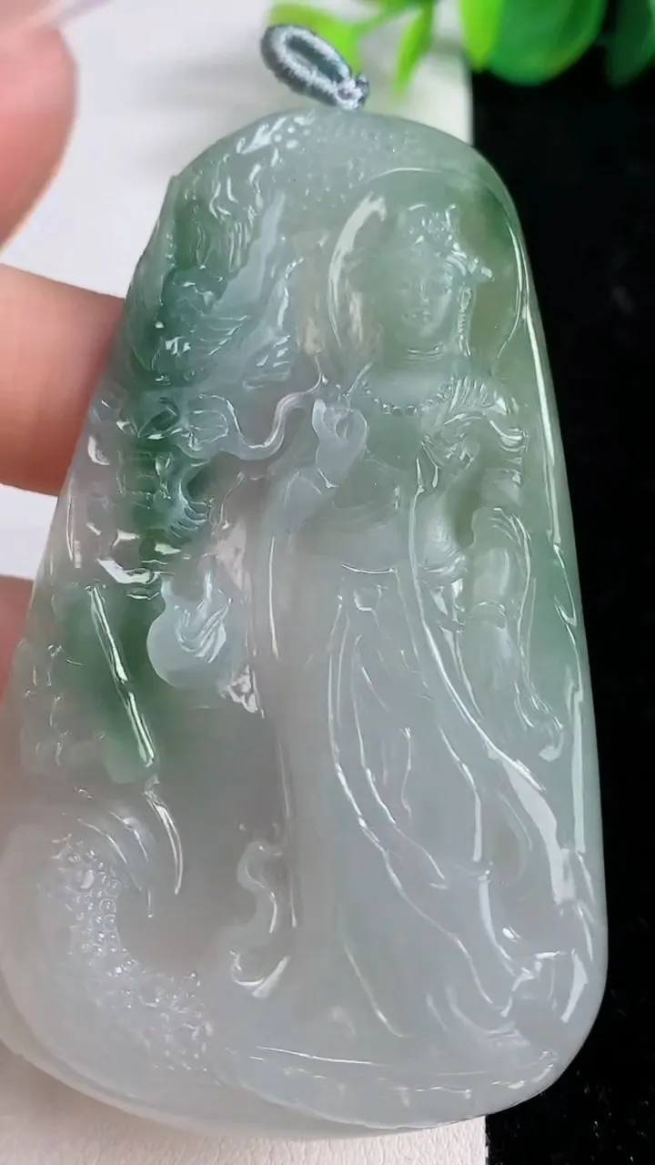 天然A货翡翠祥龙观音菩萨吊坠，尺寸74.2-44.5-6.5，重量:43.82g
12月10日