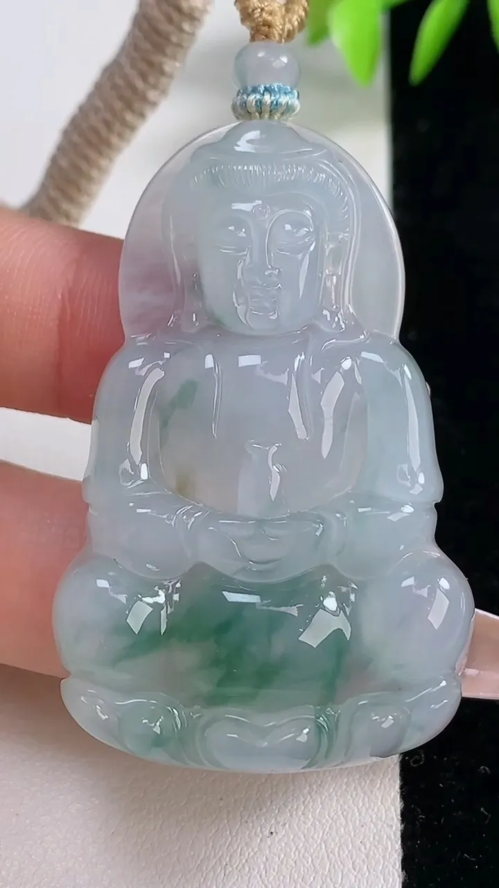 天然A货翡翠冰种飘花观音菩萨吊坠，尺寸50.3-32.4-5.6，重量:17.47g
12月10日