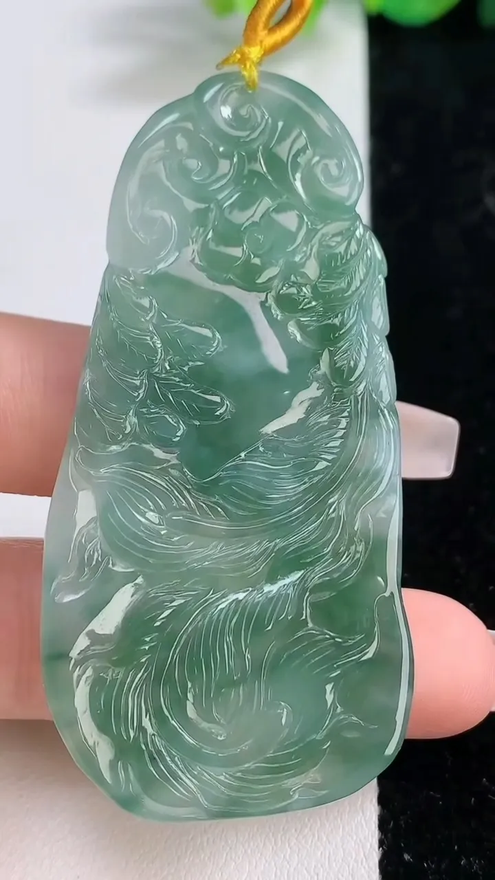 天然A货翡翠凤凰吊坠，尺寸64.4-31.4-5，重量:23.66g
12月10日