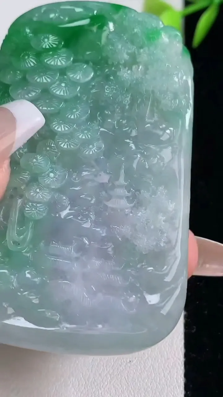 天然A货翡翠山水牌吊坠，尺寸64.5-40.8-11.5，重量:66.02g
12月10日