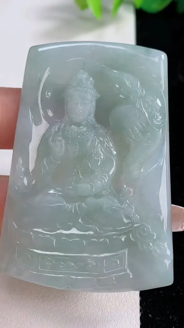 天然A货翡翠普贤菩萨吊坠，尺寸60.5-41-5.2，重量:33.00g
12月10日