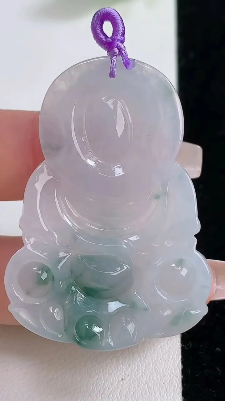 天然A货翡翠冰种飘花观音菩萨吊坠，尺寸46.7-33.4-6.4，重量:16.65g
12月10日