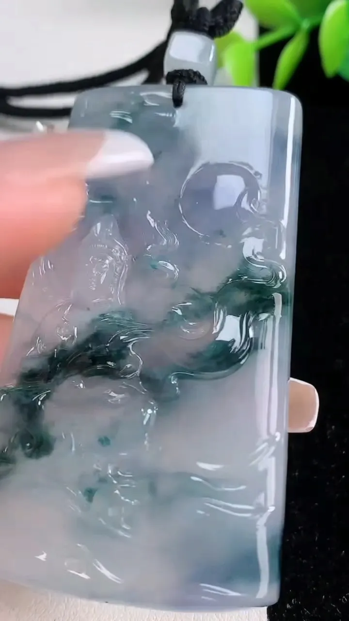 天然A货翡翠种紫罗兰飘花观音菩萨吊坠，尺寸66-38.4-5.5，重量:41.27g
12月10日