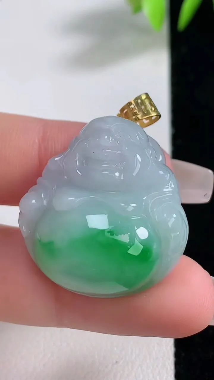 天然A货翡翠佛公吊坠，尺寸27.5-26.2-11.8，重量:15.22g
12月10日