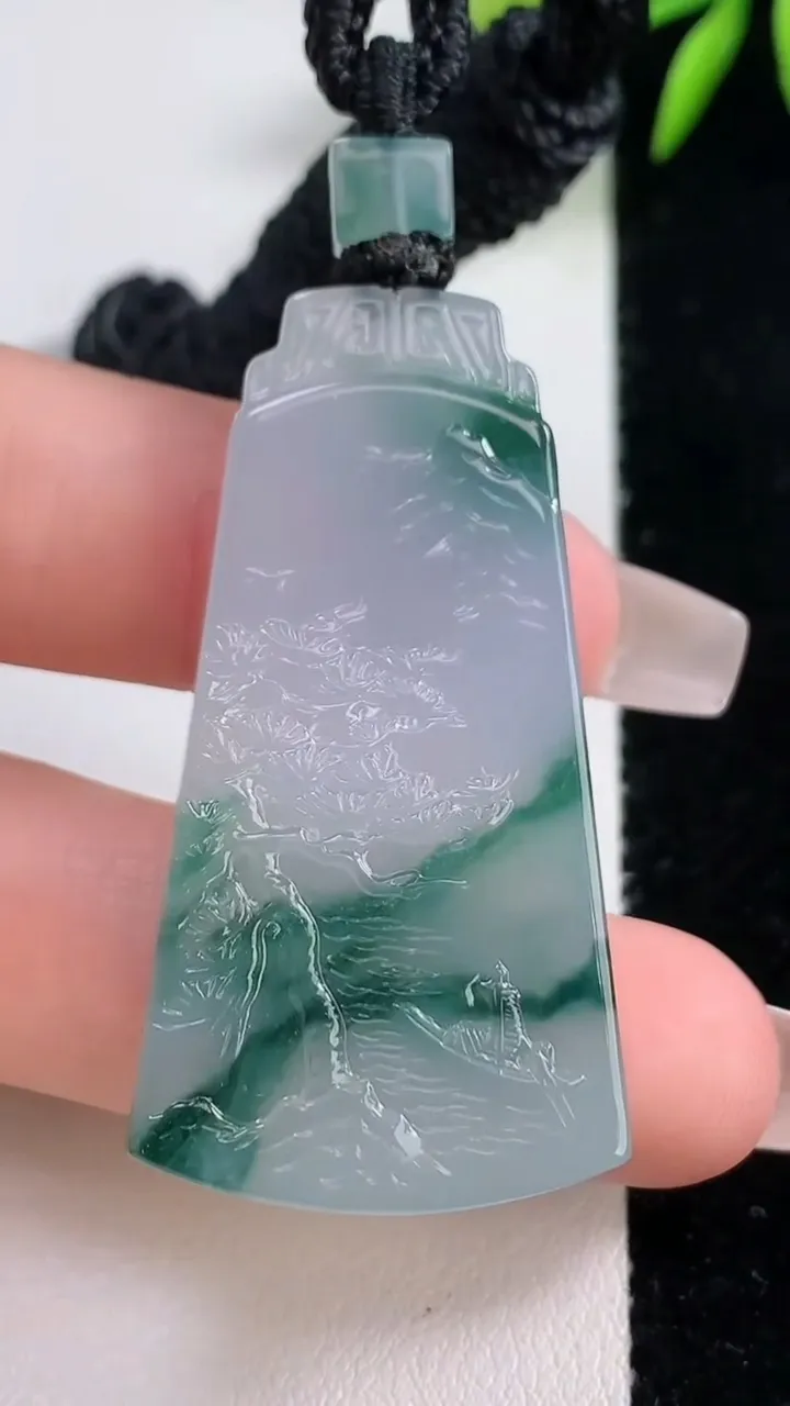 天然A货翡翠牌吊坠，尺寸45-23.2-5.4，重量:17.16g
12月10日