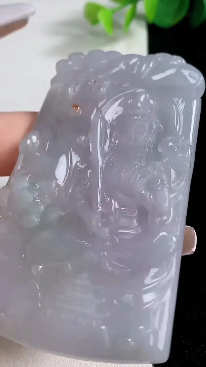 天然A货翡翠春带彩紫罗兰虚空藏菩萨吊坠，尺寸74.8-47.4-5.6，重量:46.58g
12月1