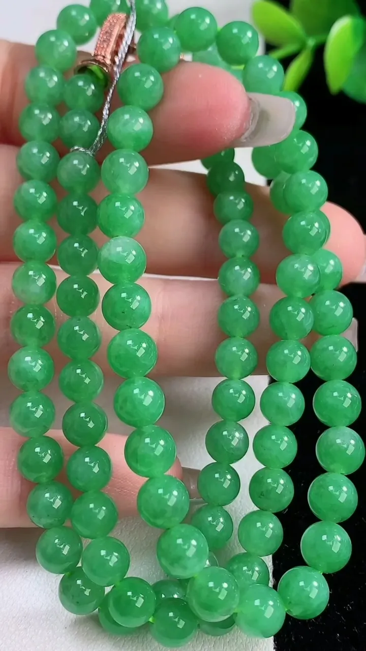 天然A货翡翠圆珠项链，尺寸5.4-91颗，重量:38.37g12月10日
工厂直销收藏佳品,种好水足