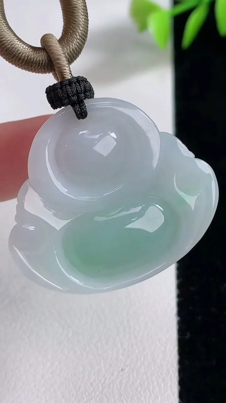 天然A货翡翠佛公吊坠，尺寸29.3-34-9.7，重量:18.64g
12月10日