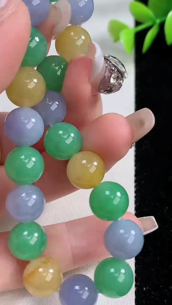 天然A货翡翠三彩圆珠手串，尺寸9.7-19颗，重量:33.09g12月10日
工厂直销收藏佳品,种好水足，色泽均匀，有种有色，上手高大气！