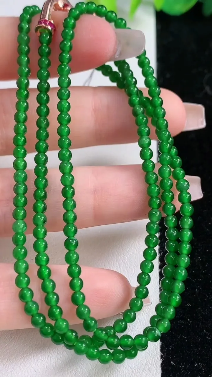 天然A货翡翠小米珠项链，尺寸2.9-188颗，重量:10.64g12月10日
工厂直销收藏佳品,种好