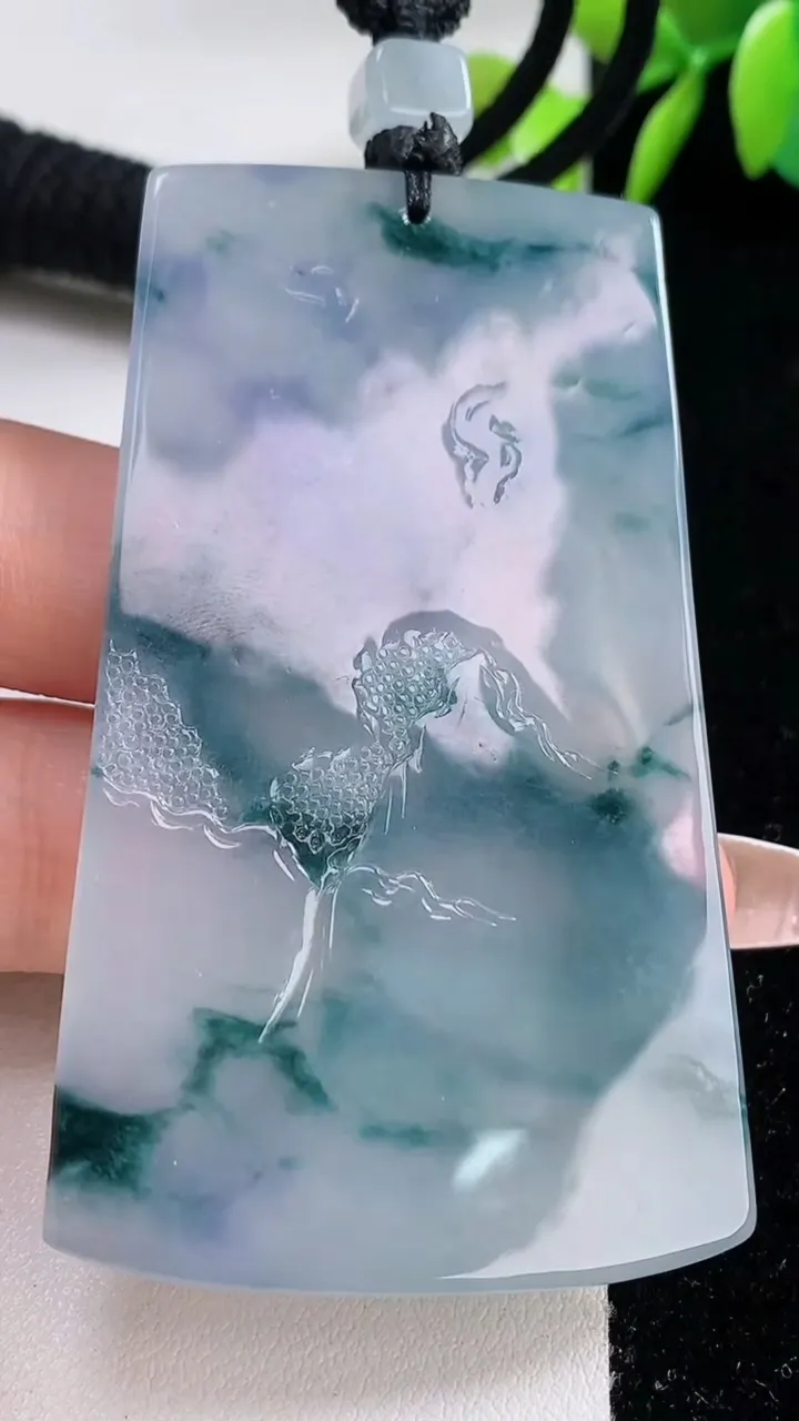 天然A货翡翠种紫罗兰飘花观音菩萨吊坠，尺寸66-38.4-5.5，重量:41.27g
12月10日