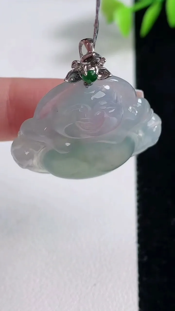天然A货翡翠种飘花佛公吊坠，尺寸28.8-31.6-5.5，重量:8.68g
12月10日