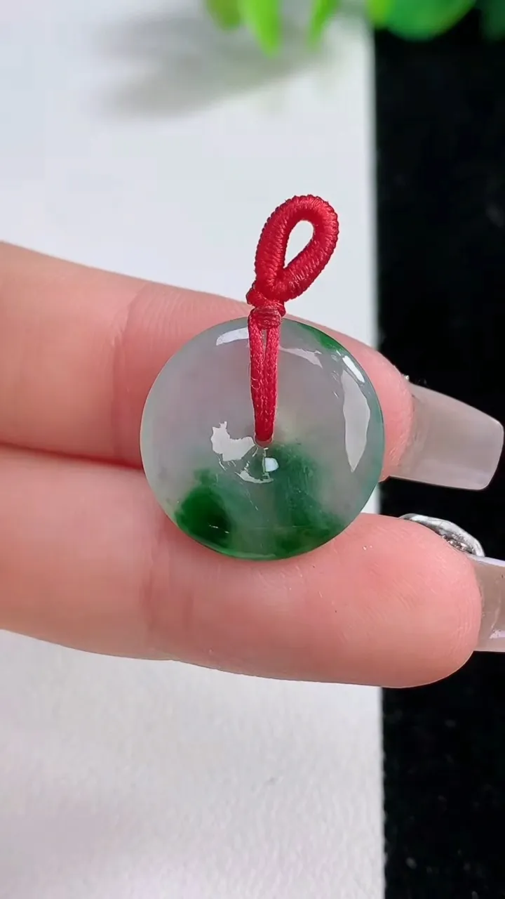 天然A货翡翠冰种飘花平安扣吊坠，尺寸18-3.7，重量:2.42g
12月10日