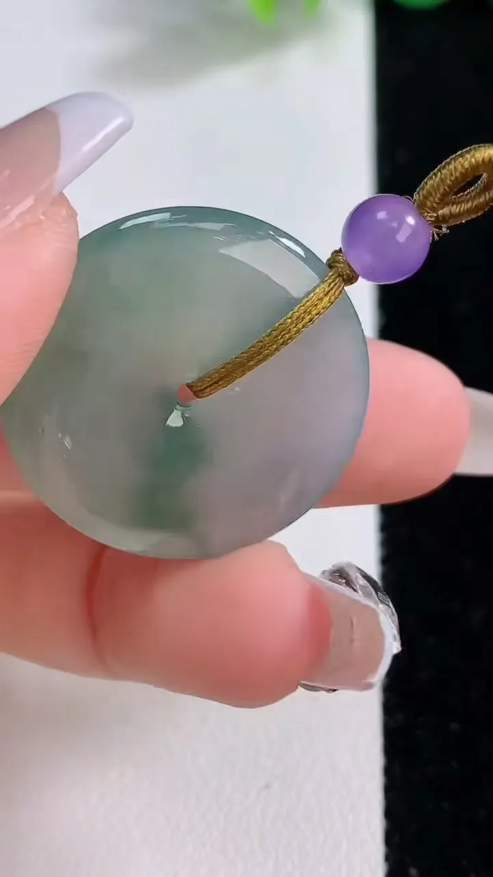 天然A货翡翠冰种飘花平安扣吊坠，尺寸27-5，重量:7.86g
12月10日