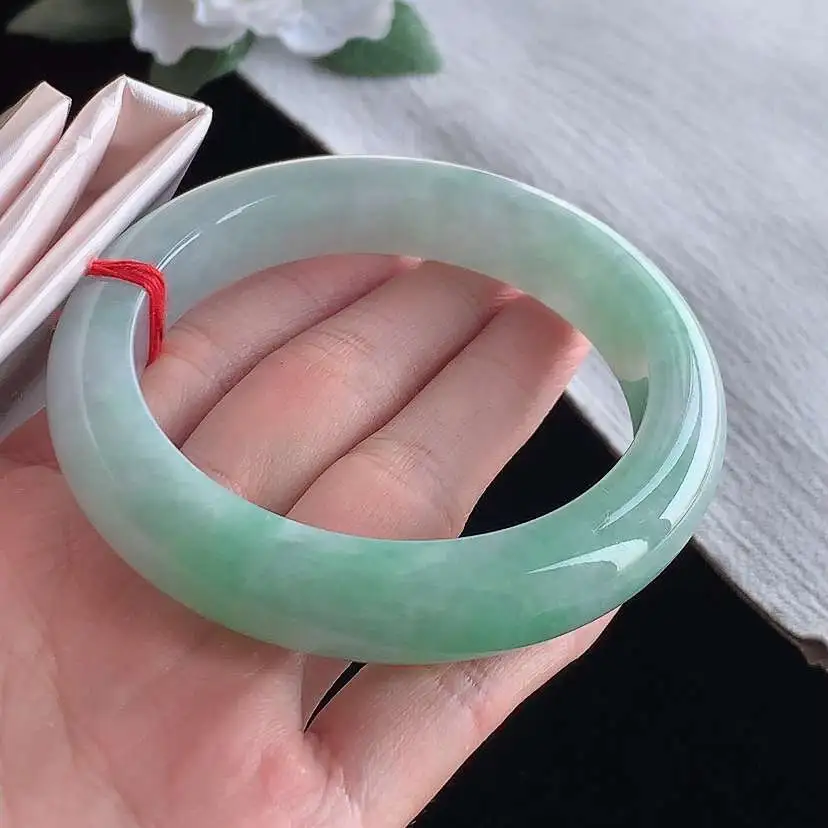 a货翡翠老坑冰种飘绿厚装正装正圈手镯59-60大圈口  尺寸59.3×12.5×10mm 1209