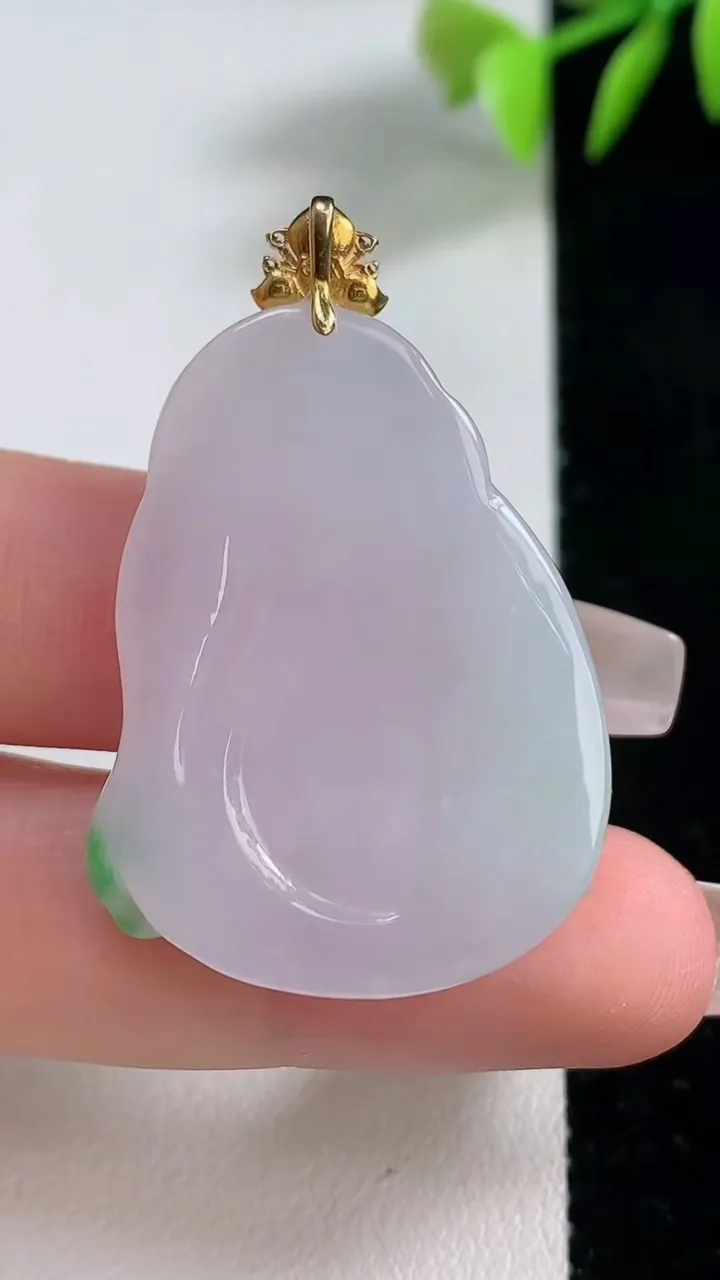 天然A货翡翠布袋佛吊坠，尺寸35.4-26.5-5.3，重量:10.26g
12月10日