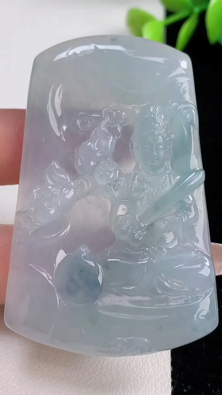 天然A货翡翠冰种飘花虚空藏菩萨吊坠，尺寸61-40.2-5.9，重量:30.91g
12月10日