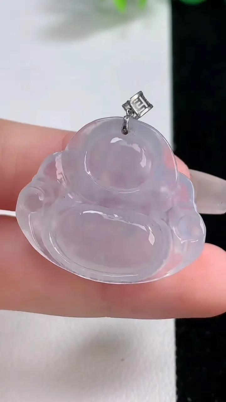 天然A货翡翠种白冰佛公吊坠，尺寸27-31.2-5.4，重量:6.92g
12月10日