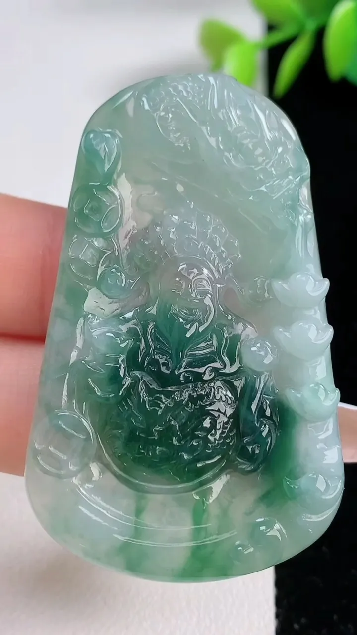 天然A货翡翠冰种飘花祥龙财神爷吊坠，尺寸54-33.3-4.5，重量:16.63g
12月10日