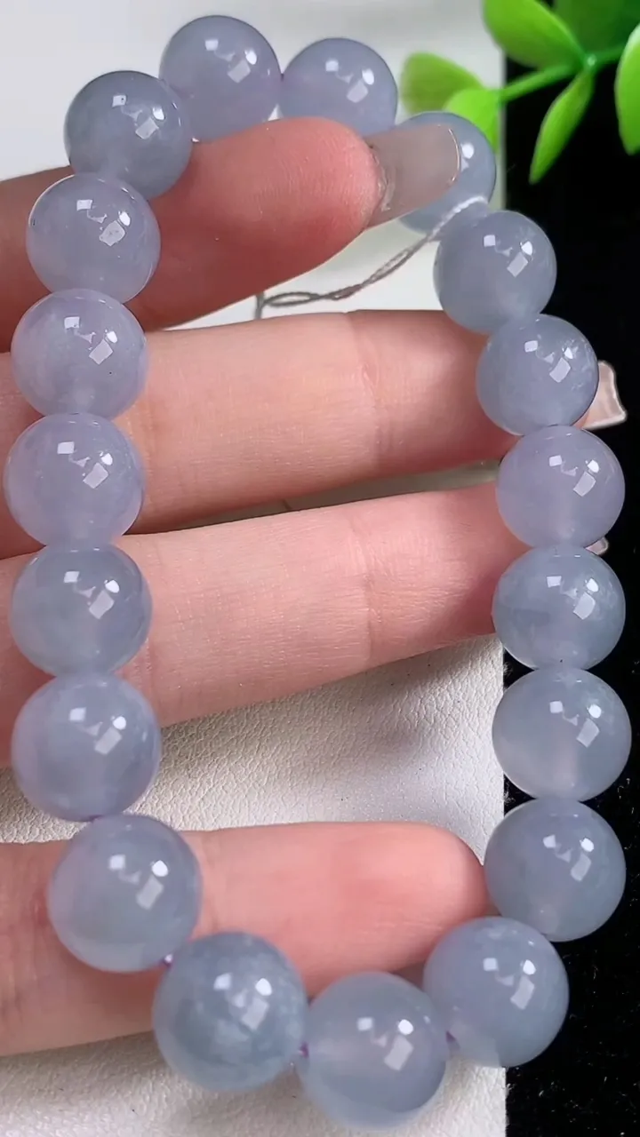天然A货翡翠紫罗兰圆珠手串，尺寸10.5-19颗，重量:39.38g12月10日
工厂直销收藏佳品,