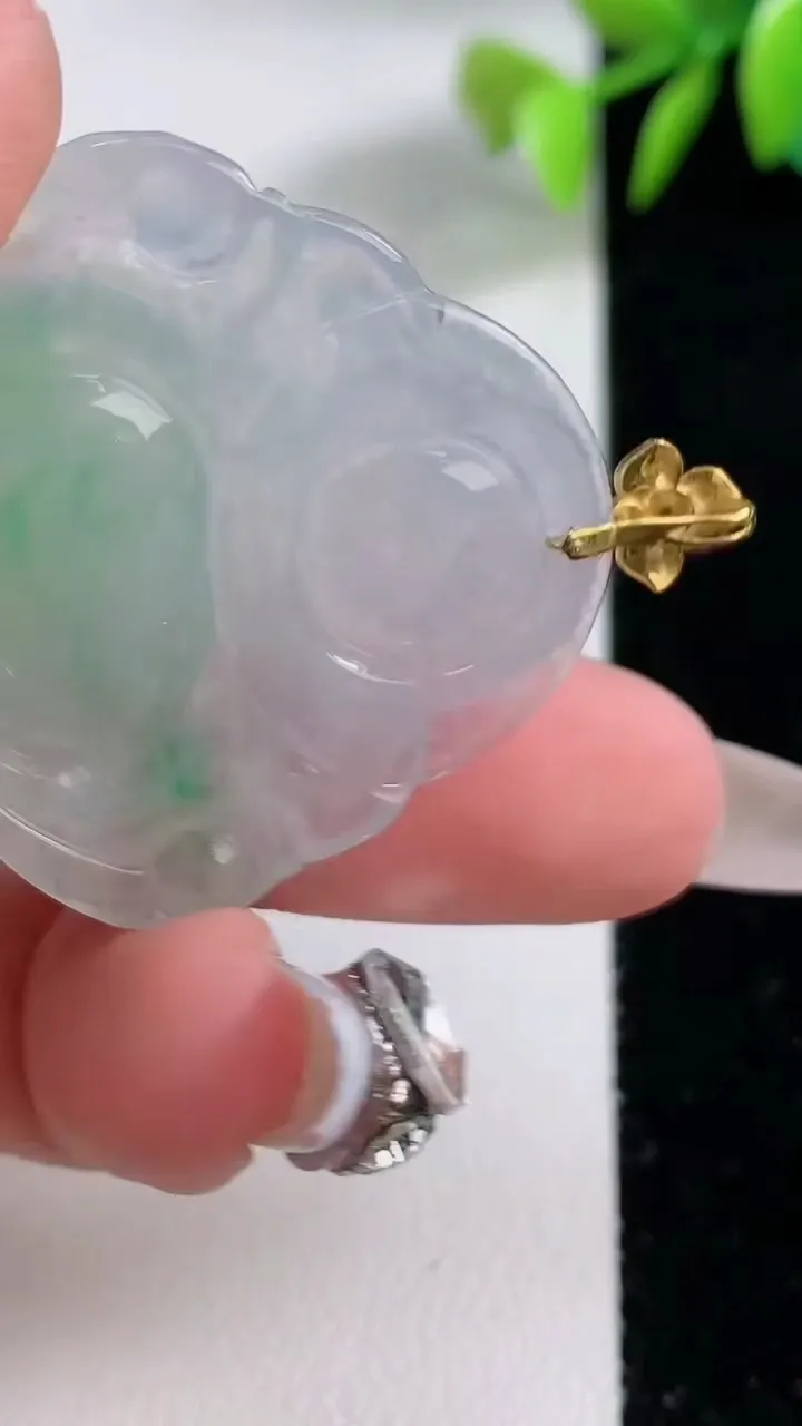 天然A货翡翠佛公吊坠，尺寸32-35.5-5.9，重量:10.80g
12月10日