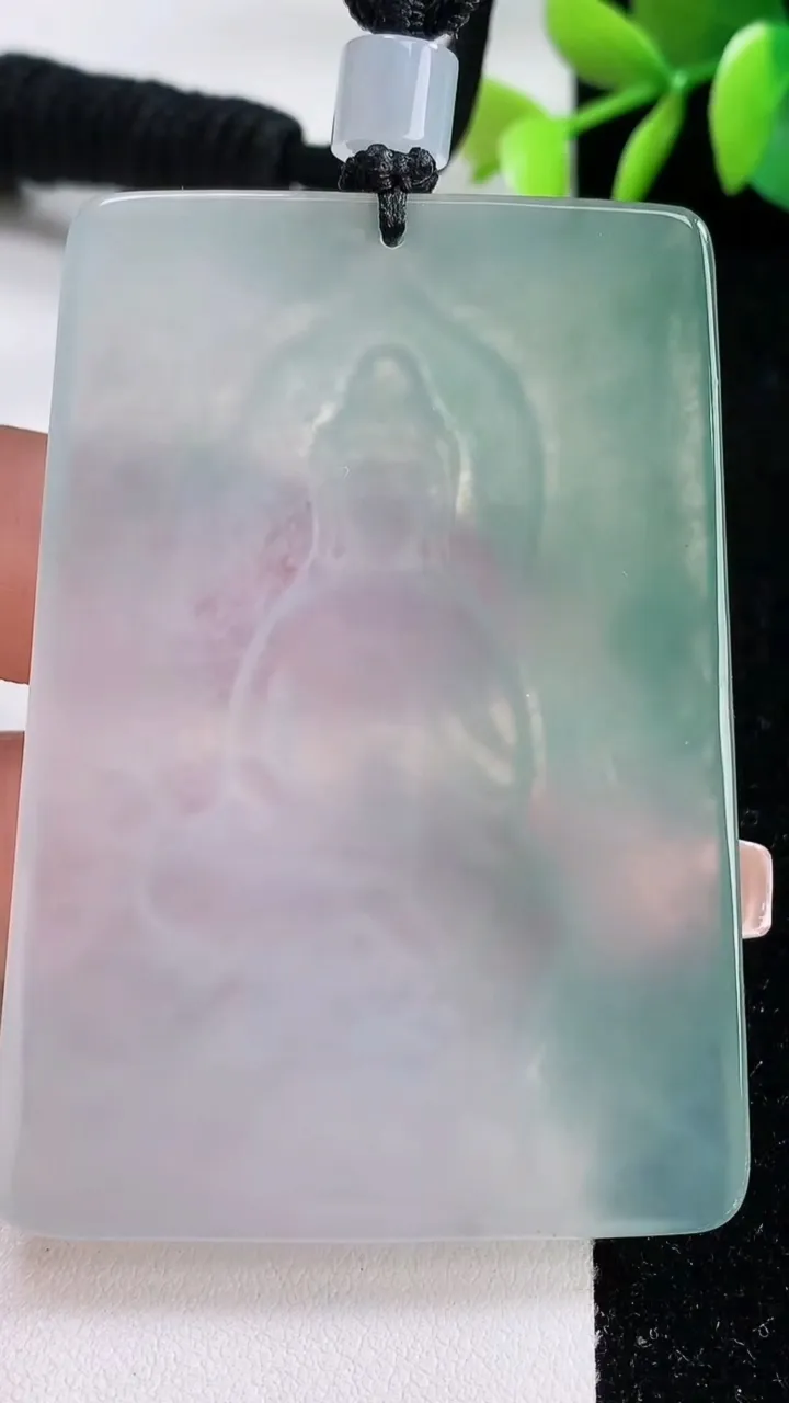 天然A货翡翠观音菩萨吊坠，尺寸63-44.2-5.3，重量:42.84g
12月10日