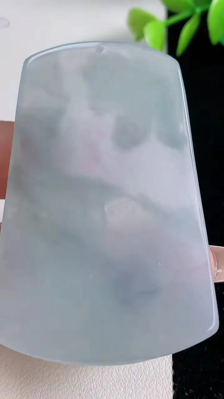 天然A货翡翠冰种飘花虚空藏菩萨吊坠，尺寸61-40.2-5.9，重量:30.91g
12月10日