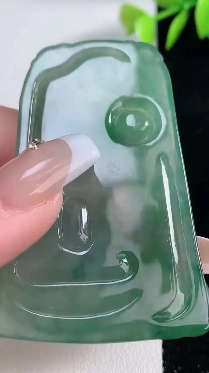 天然A货翡翠文殊菩萨吊坠，尺寸61.8-37.5-5.3，重量:24.86g
12月10日