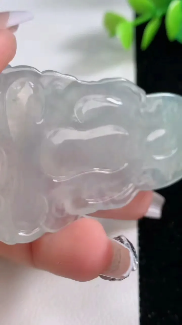 天然A货翡翠度母观音吊坠，尺寸58.4-37.5-6.2，重量:22.89g
12月10日