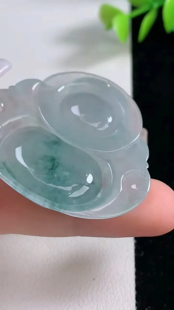 天然A货翡翠种飘花佛公吊坠，尺寸39-42.6-7.7，重量:18.98g
12月10日