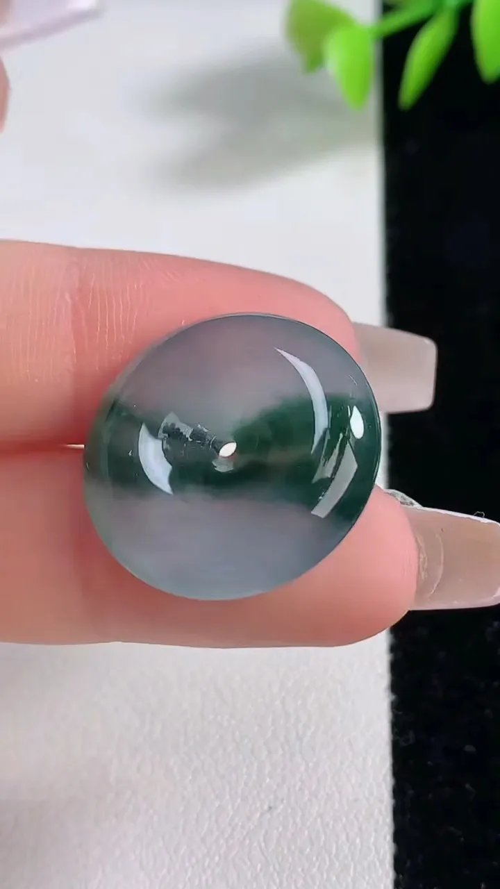 天然A货翡翠冰种飘花平安扣吊坠，尺寸22-6，重量:6.02g
12月10日