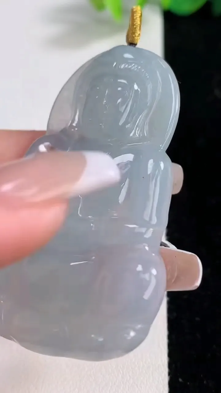 天然A货翡翠观音菩萨吊坠，尺寸592-38-5.3，重量:21.89g
12月10日