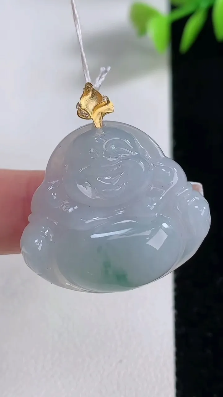 天然A货翡翠种飘花佛公吊坠，尺寸25.8-28.4-6.5，重量:8.21g
12月10日