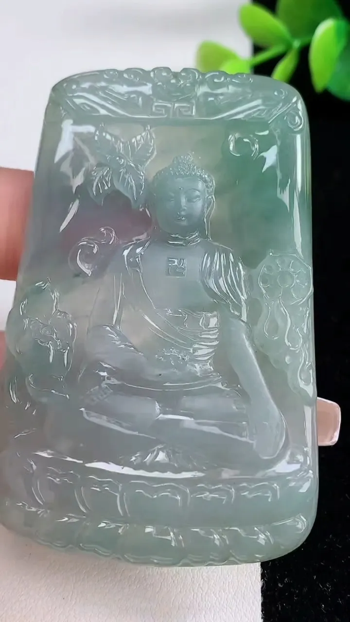 天然A货翡翠阿弥陀佛吊坠，尺寸68.5-44.2-5.3，重量:43.40g
12月10日