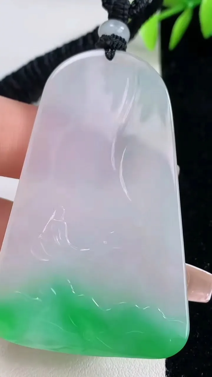 天然A货翡翠大势至菩萨吊坠，尺寸60.3-38.3-4.4，重量:27.13g
12月10日