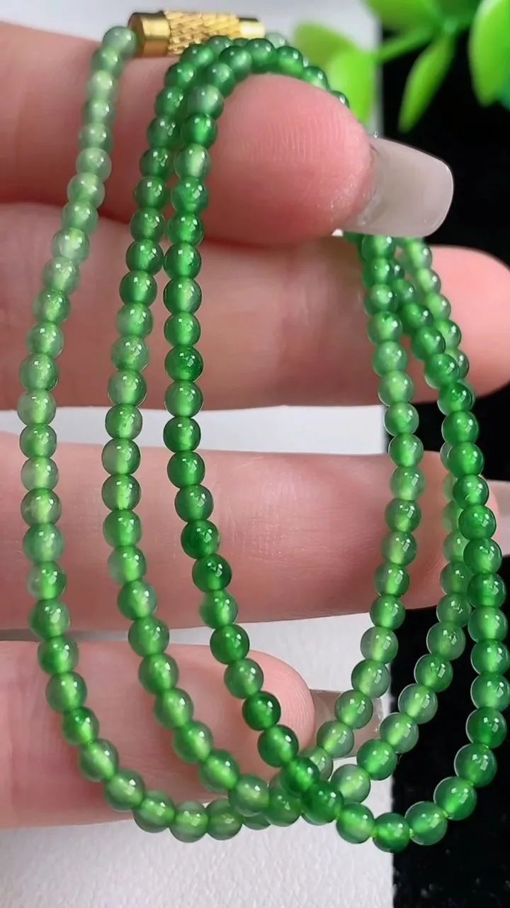 天然A货翡翠小米珠项链，尺寸2.7-165颗，重量:7.08g12月10日
工厂直销收藏佳品,种好水足，色泽均匀，有种有色，上手高大气！